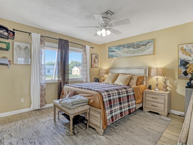 Продажа дома по адресу 1476 N Mangonia Drive - фото 6900597