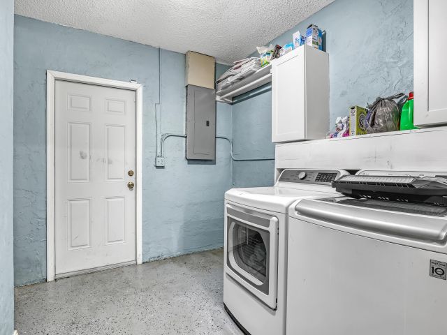 Продажа дома по адресу 1476 N Mangonia Drive - фото 6900598