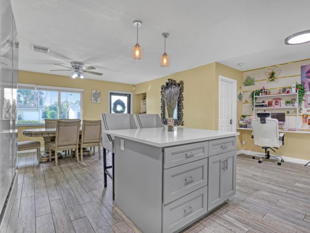 Продажа дома по адресу 1476 N Mangonia Drive - фото 6900599