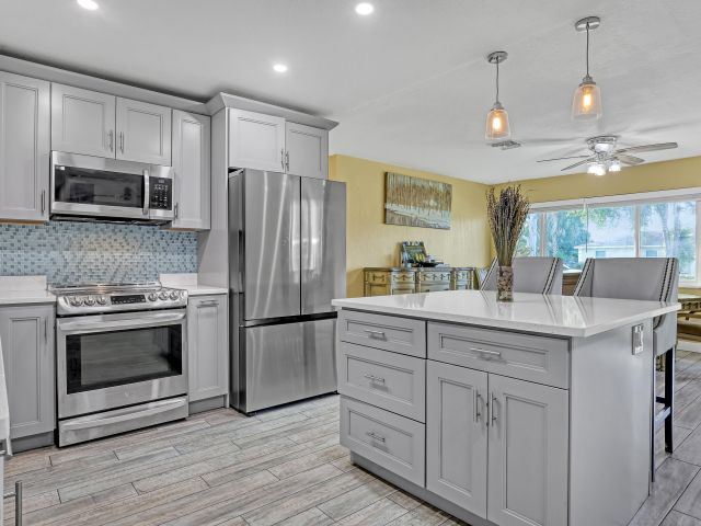 Продажа дома по адресу 1476 N Mangonia Drive - фото 6900600