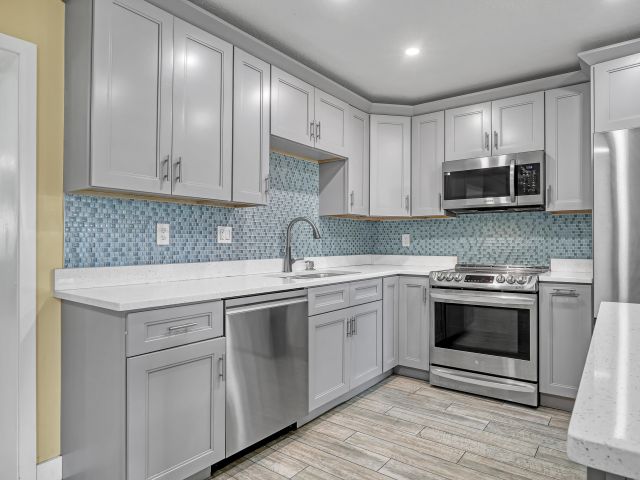 Продажа дома по адресу 1476 N Mangonia Drive - фото 6900601