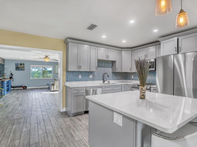 Продажа дома по адресу 1476 N Mangonia Drive - фото 6900602