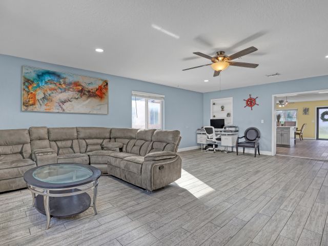 Продажа дома по адресу 1476 N Mangonia Drive - фото 6900603