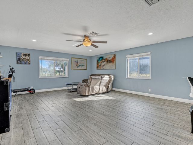 Продажа дома по адресу 1476 N Mangonia Drive - фото 6900605