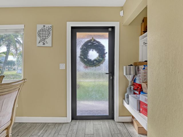 Продажа дома по адресу 1476 N Mangonia Drive - фото 6900609