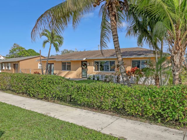 Продажа дома по адресу 1476 N Mangonia Drive - фото 6900613