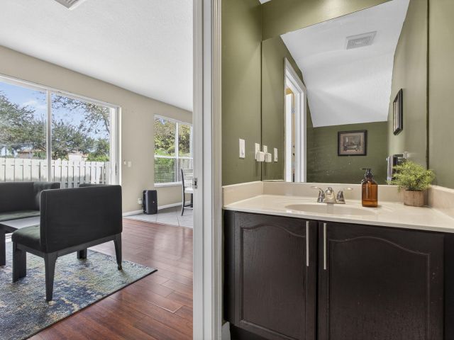 Продажа дома по адресу 4159 Lake Tahoe Circle - фото 6906127