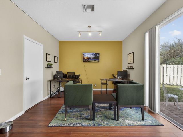 Продажа дома по адресу 4159 Lake Tahoe Circle - фото 6906131