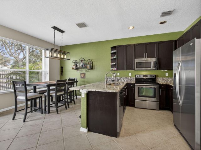 Продажа дома по адресу 4159 Lake Tahoe Circle - фото 6906132