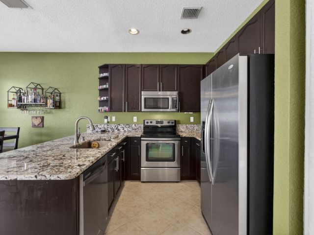 Продажа дома по адресу 4159 Lake Tahoe Circle - фото 6906135