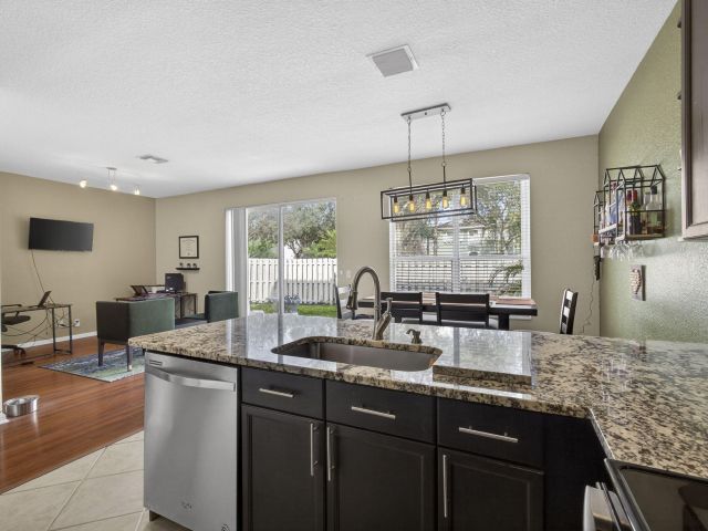 Продажа дома по адресу 4159 Lake Tahoe Circle - фото 6906136