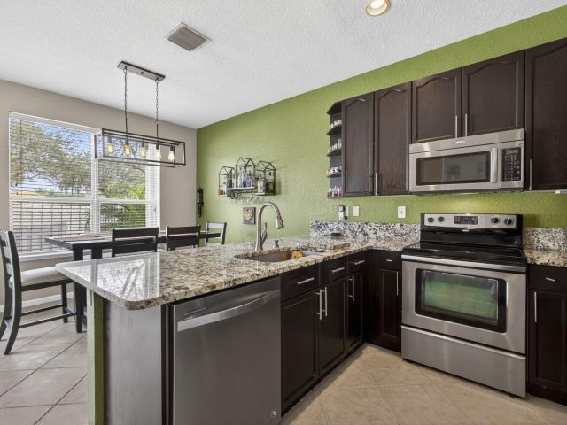 Продажа дома по адресу 4159 Lake Tahoe Circle - фото 6906137