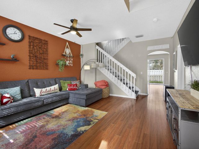 Продажа дома по адресу 4159 Lake Tahoe Circle - фото 6906139