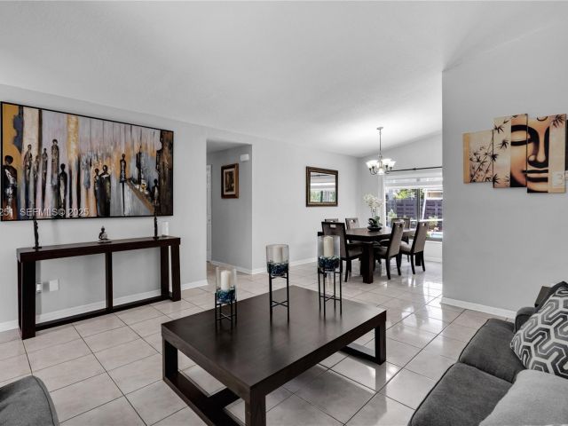 Продажа дома по адресу 5308 SW 117th Ave - фото 6900052