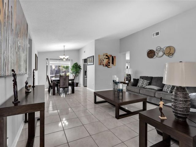 Продажа дома по адресу 5308 SW 117th Ave - фото 6900054