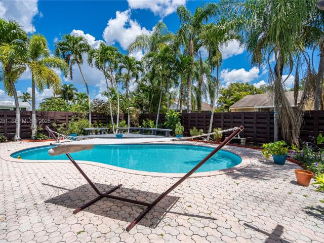 Продажа дома по адресу 5308 SW 117th Ave - фото 6900060