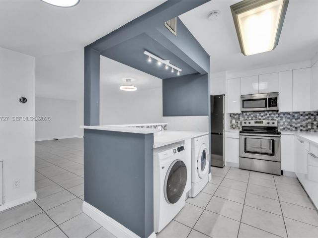 Дом в аренду по адресу 2945 NW 68th St - фото 7514291