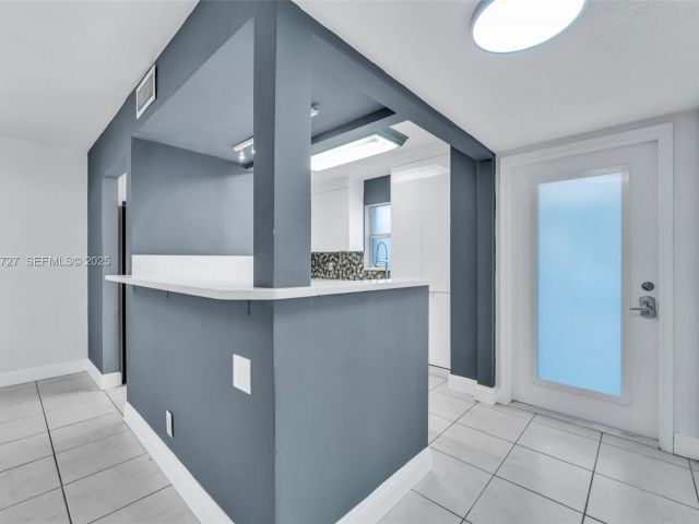 Дом в аренду по адресу 2945 NW 68th St - фото 7514296