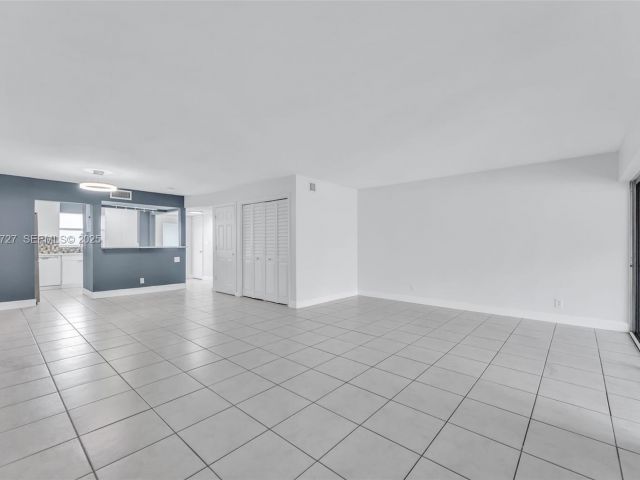 Дом в аренду по адресу 2945 NW 68th St - фото 7514301