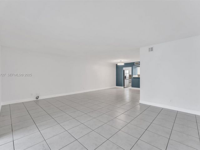 Дом в аренду по адресу 2945 NW 68th St - фото 7514302