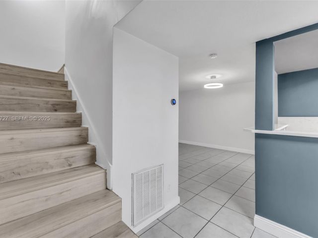 Дом в аренду по адресу 2945 NW 68th St - фото 7514304