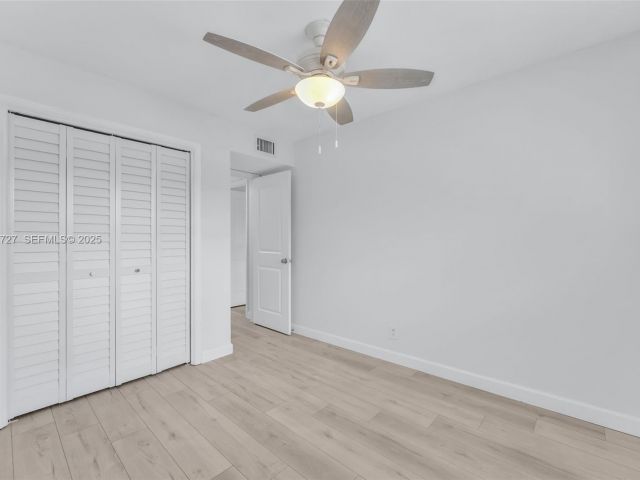 Дом в аренду по адресу 2945 NW 68th St - фото 7514316