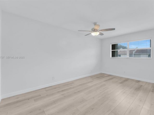 Дом в аренду по адресу 2945 NW 68th St - фото 7514321