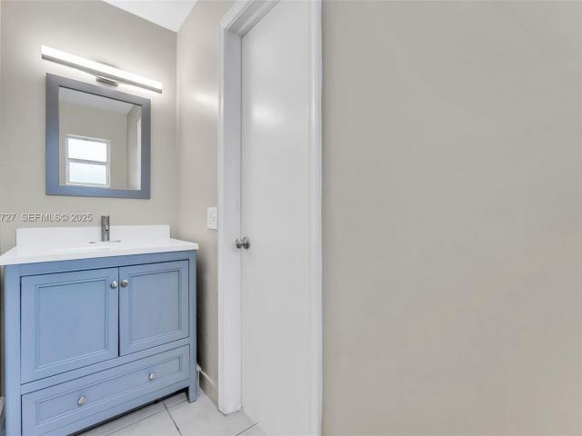 Дом в аренду по адресу 2945 NW 68th St - фото 7514324