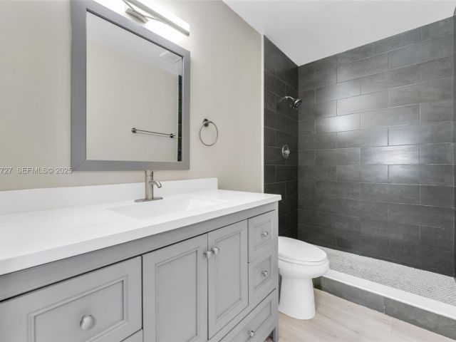 Дом в аренду по адресу 2945 NW 68th St - фото 7514327