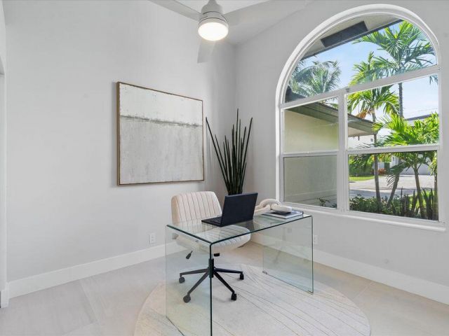 Дом в аренду по адресу 1132 NE 3rd Avenue - фото 6901089