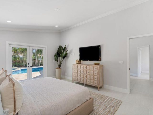 Дом в аренду по адресу 1132 NE 3rd Avenue - фото 6901093