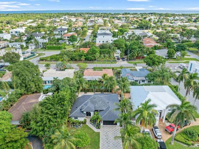 Дом в аренду по адресу 1132 NE 3rd Avenue - фото 6901104