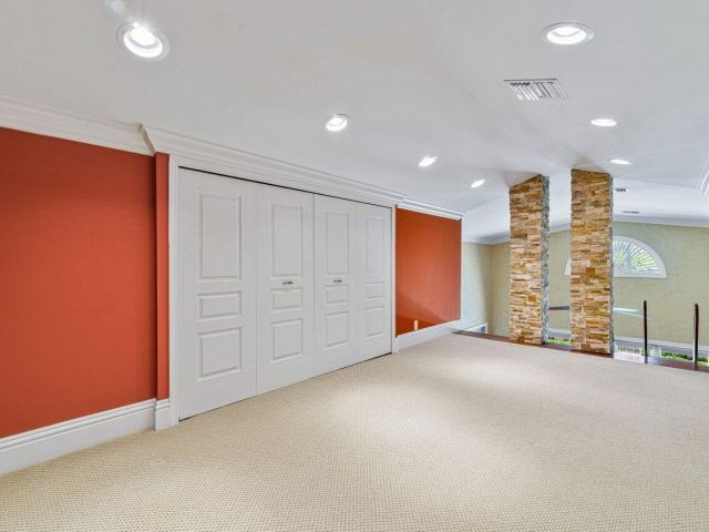 Дом в аренду по адресу 870 NW 7th Street - фото 6901107