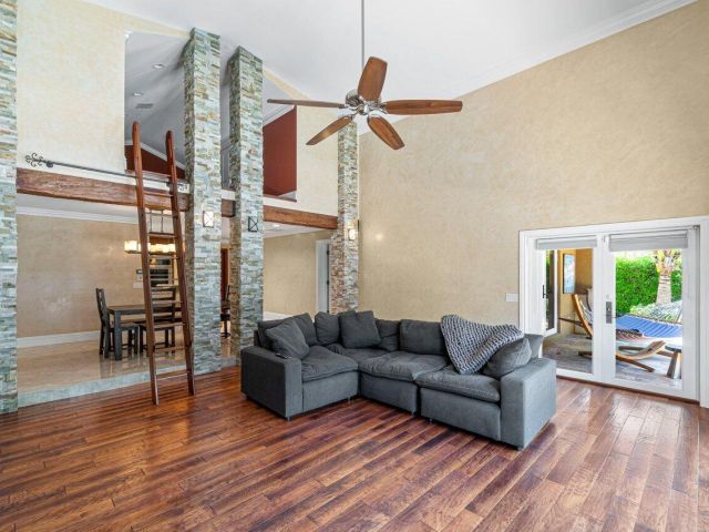 Дом в аренду по адресу 870 NW 7th Street - фото 6901111