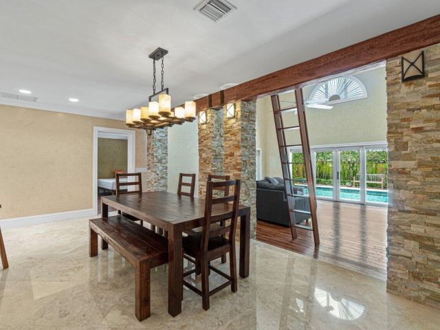 Дом в аренду по адресу 870 NW 7th Street - фото 6901112