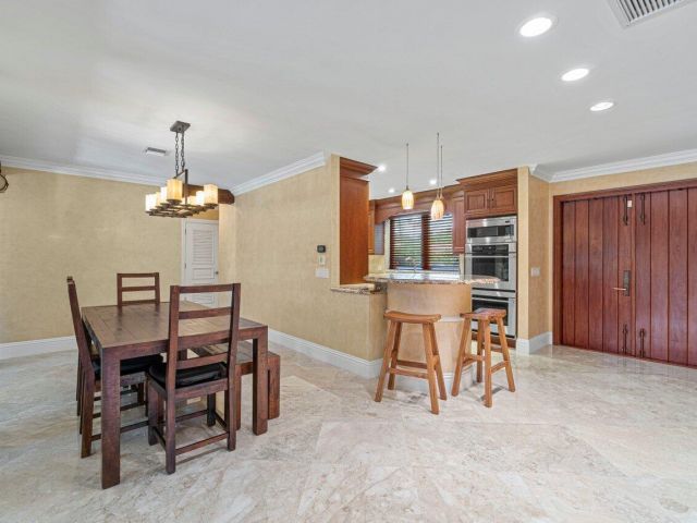 Дом в аренду по адресу 870 NW 7th Street - фото 6901114