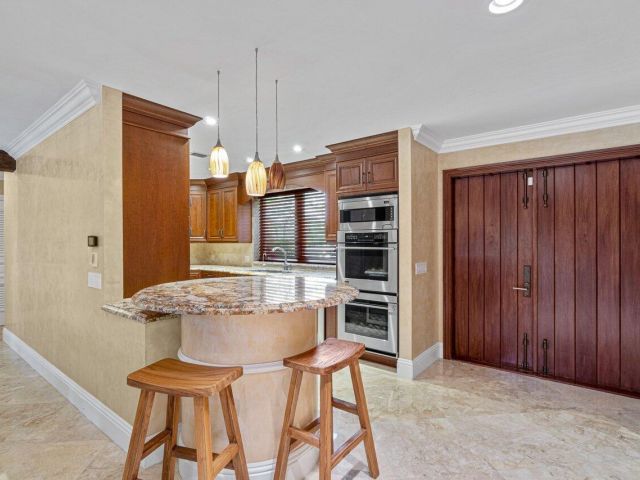 Дом в аренду по адресу 870 NW 7th Street - фото 6901115