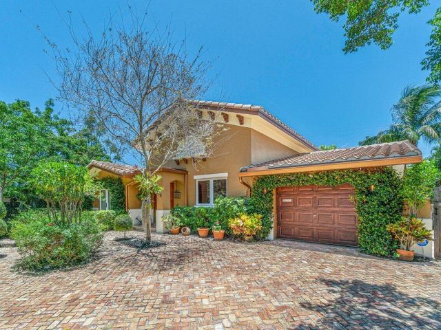 Дом в аренду по адресу 870 NW 7th Street - фото 6901125