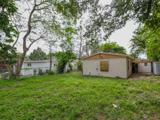 Продажа дома по адресу 2063 NE 173rd St - фото 6902481