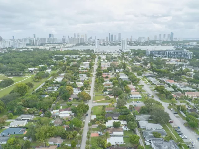 Продажа дома по адресу 2063 NE 173rd St - фото 6902482