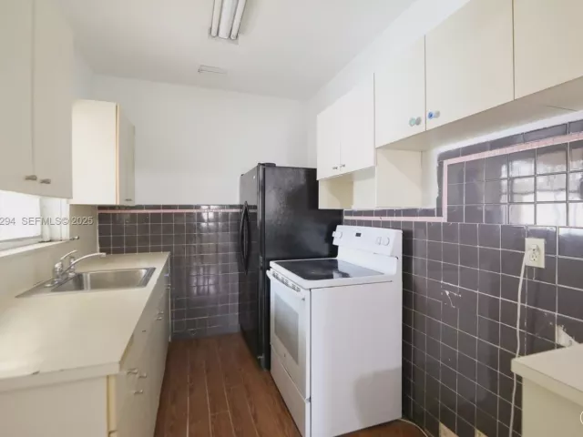 Продажа дома по адресу 2063 NE 173rd St - фото 6902469