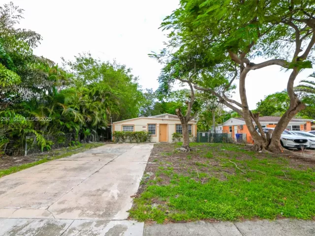 Продажа дома по адресу 2063 NE 173rd St - фото 6902487