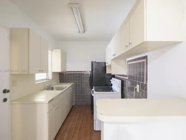 Продажа дома по адресу 2063 NE 173rd St - фото 6902470
