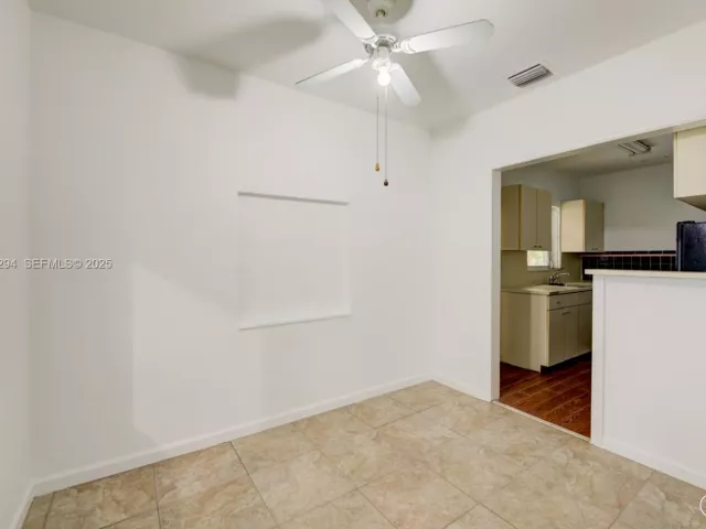 Продажа дома по адресу 2063 NE 173rd St - фото 6902472