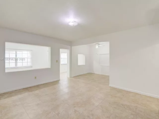 Продажа дома по адресу 2063 NE 173rd St - фото 6902476