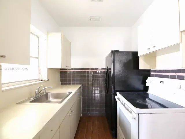 Продажа дома по адресу 2063 NE 173rd St - фото 6902468