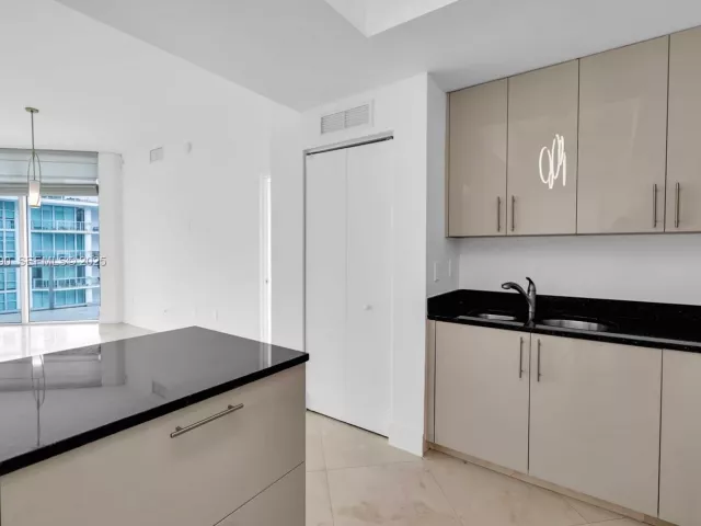 Продажа квартиры #2-1005 - фото 6903590