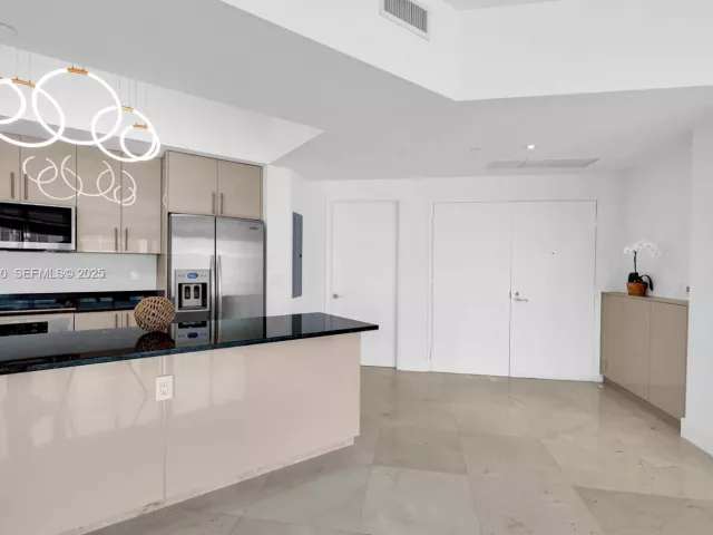 Продажа квартиры #2-1005 - фото 6903579