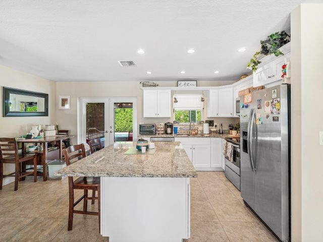 Продажа дома по адресу 301 Se 10th Court - фото 6904186