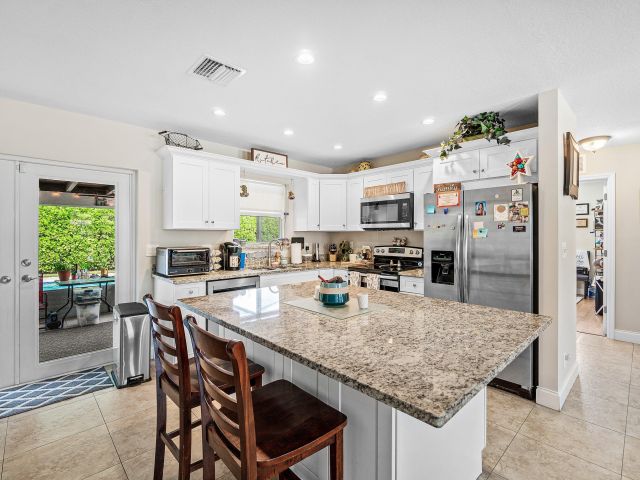 Продажа дома по адресу 301 Se 10th Court - фото 6904187